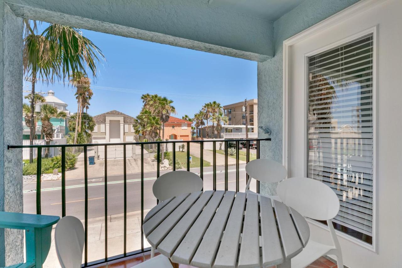 Gulf Coast Unit 4 Apartment