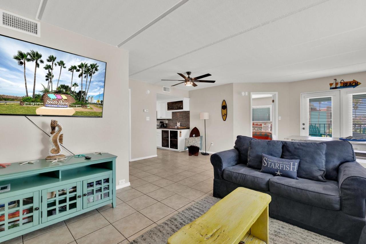 Gulf Coast Unit 4 Apartment *