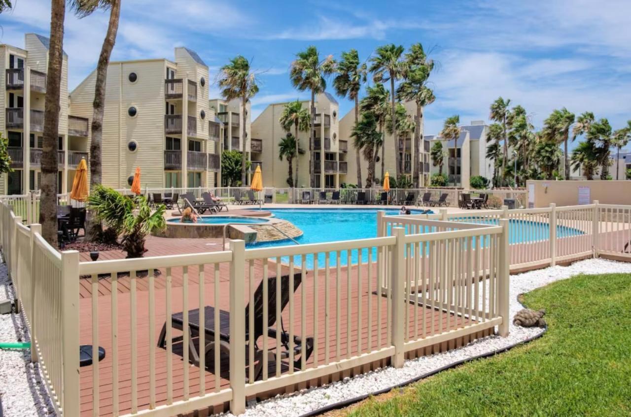 Large Family Luxury In Beachfront Resort, Heated Pool, Private Terrace & Pool Apartment
