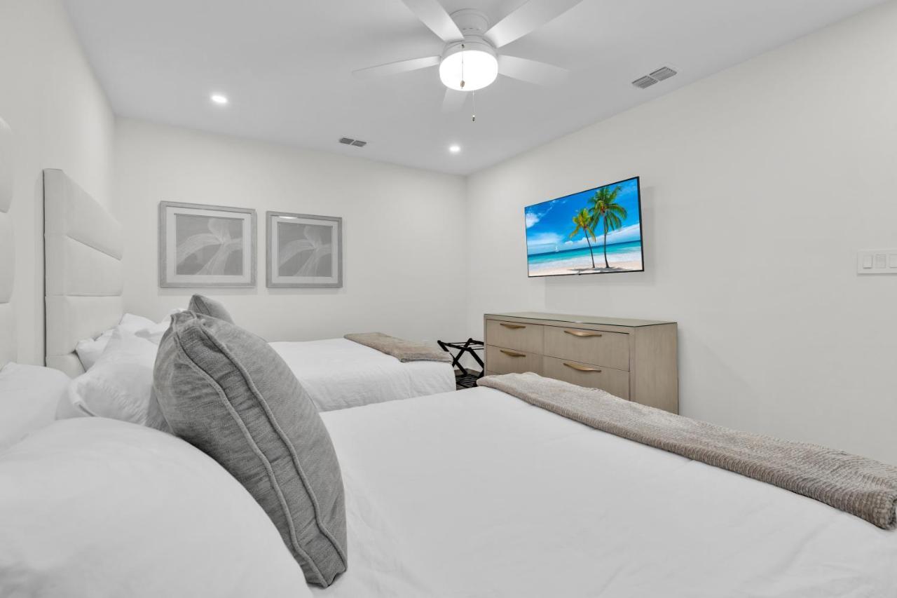 Large Family Luxury In Beachfront Resort, Heated Pool, Private Terrace & Pool Apartment South Padre Island