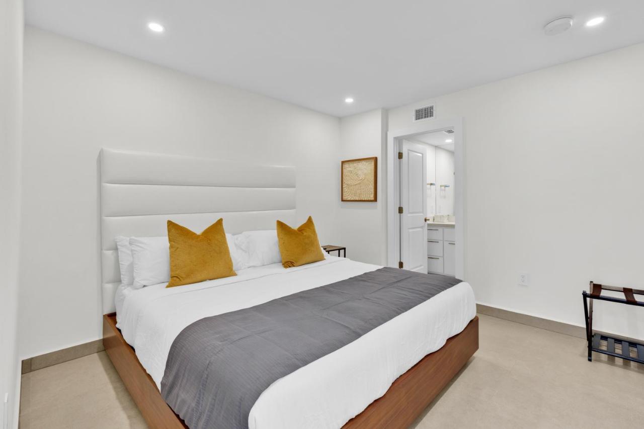 Large Family Luxury In Beachfront Resort, Heated Pool, Private Terrace & Pool Apartment South Padre Island