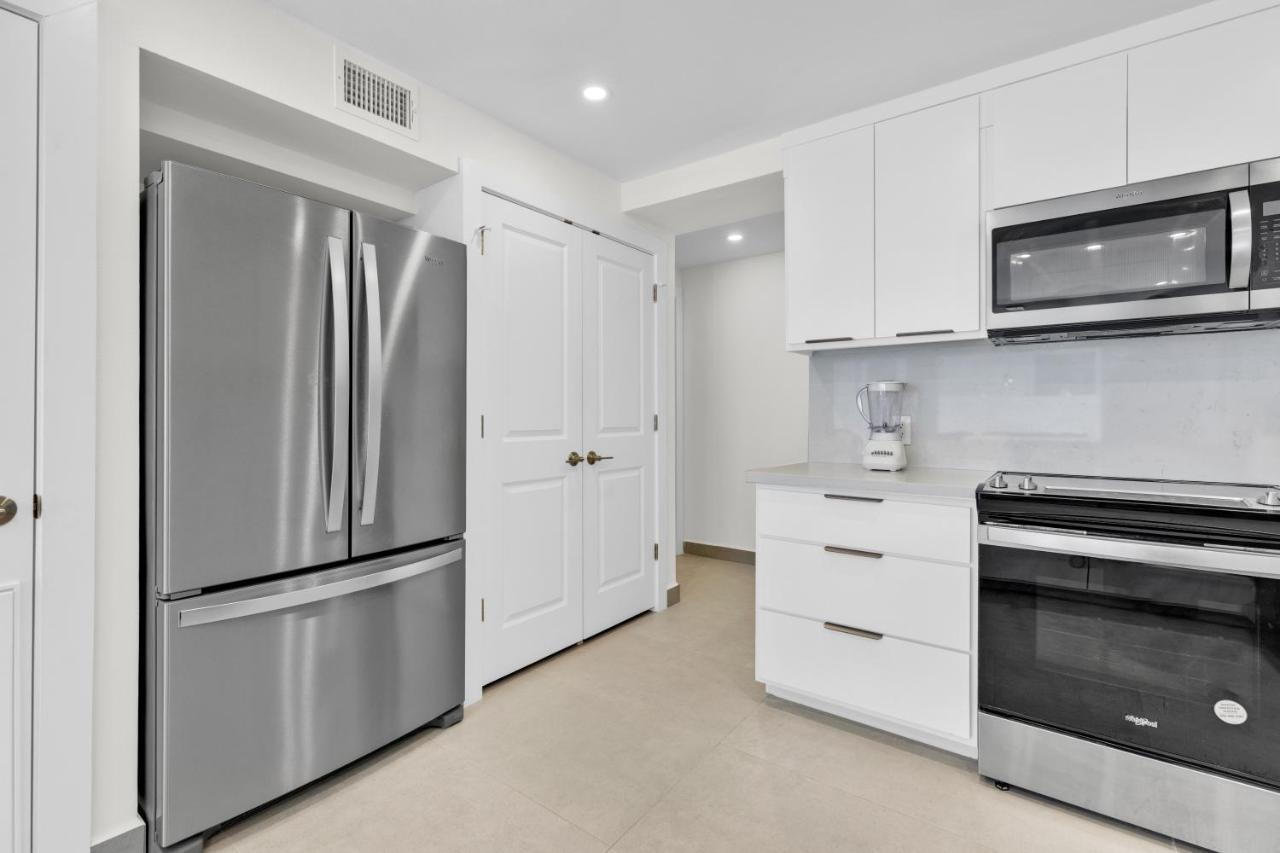 Large Family Luxury In Beachfront Resort, Heated Pool, Private Terrace & Pool Apartment *