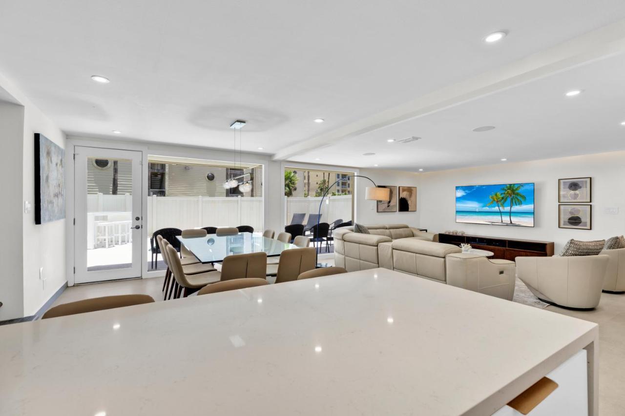Large Family Luxury In Beachfront Resort, Heated Pool, Private Terrace & Pool Apartment