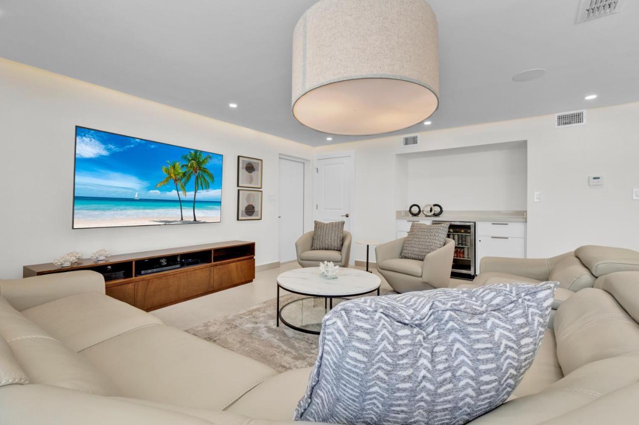Large Family Luxury In Beachfront Resort, Heated Pool, Private Terrace & Pool Apartment