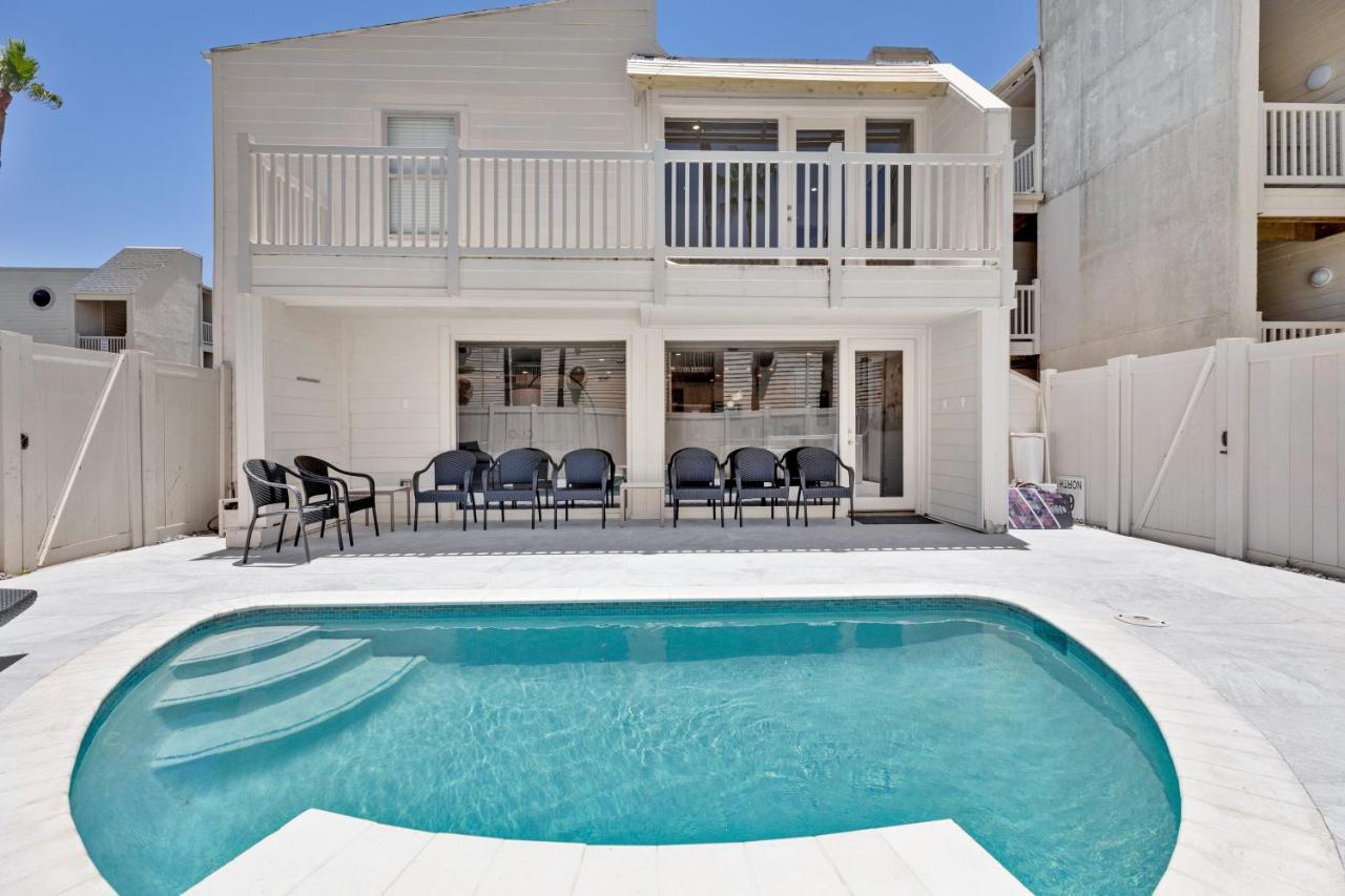 Large Family Luxury In Beachfront Resort, Heated Pool, Private Terrace & Pool