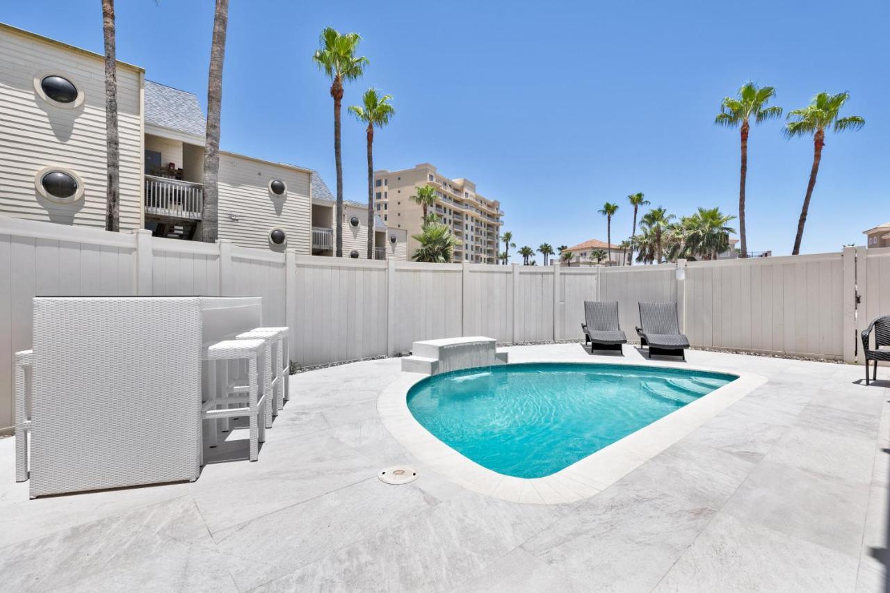 Large Family Luxury In Beachfront Resort, Heated Pool, Private Terrace & Pool Apartment South Padre Island