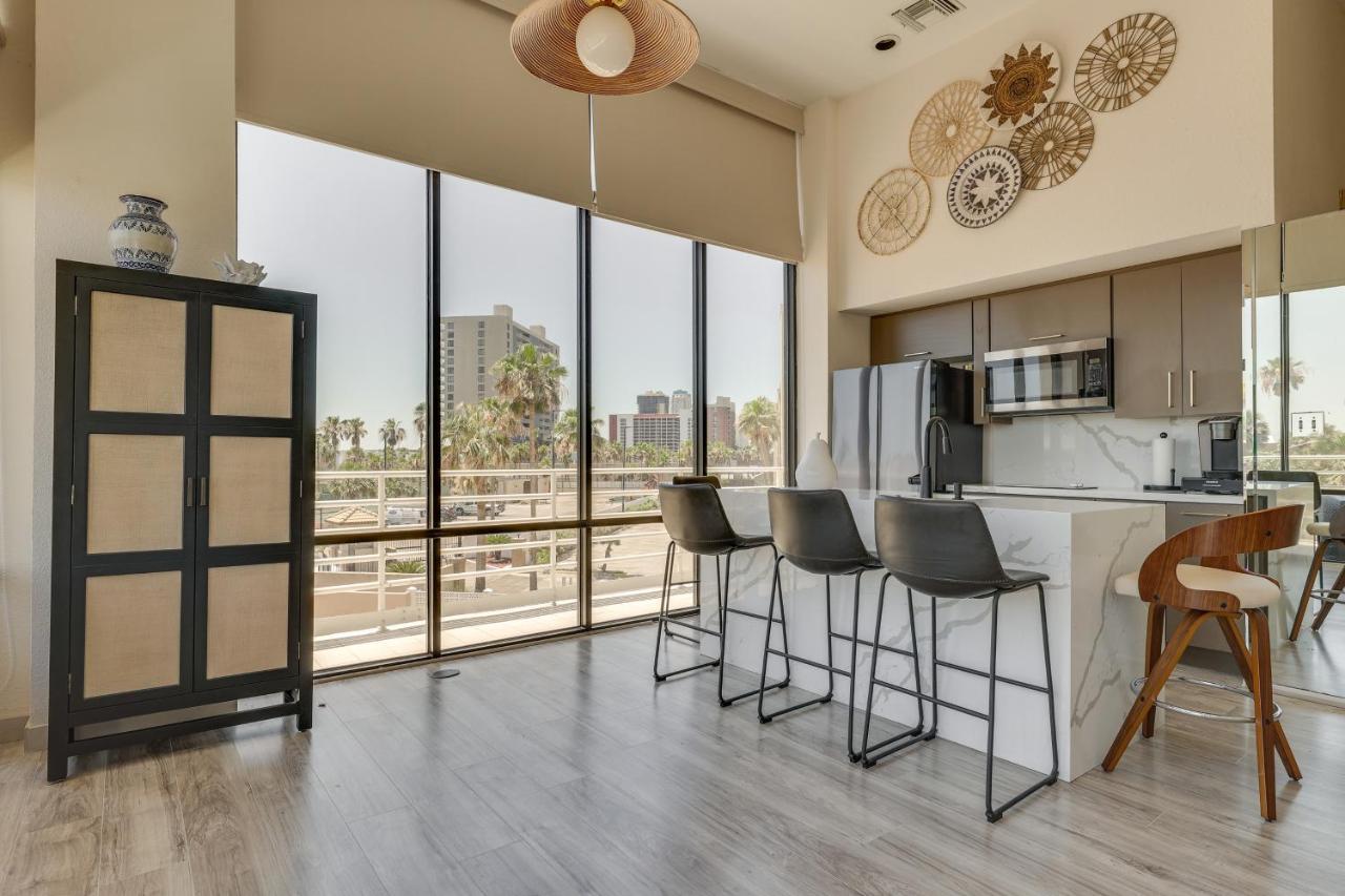Apartment Gem Community Pool And Hot Tub!