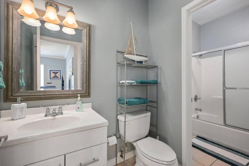 Luxury 3 Bed 2 Bath 2nd Floor By
