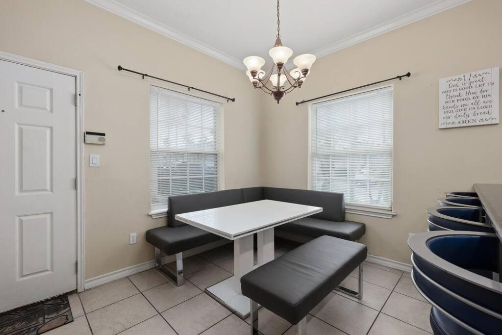 Luxury 3 Bed 2 Bath 1st Floor Near Holiday home South Padre Island