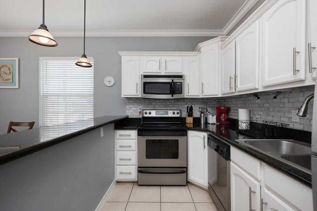 Luxury 3 Bed 2 Bath 2nd Floor By Holiday home