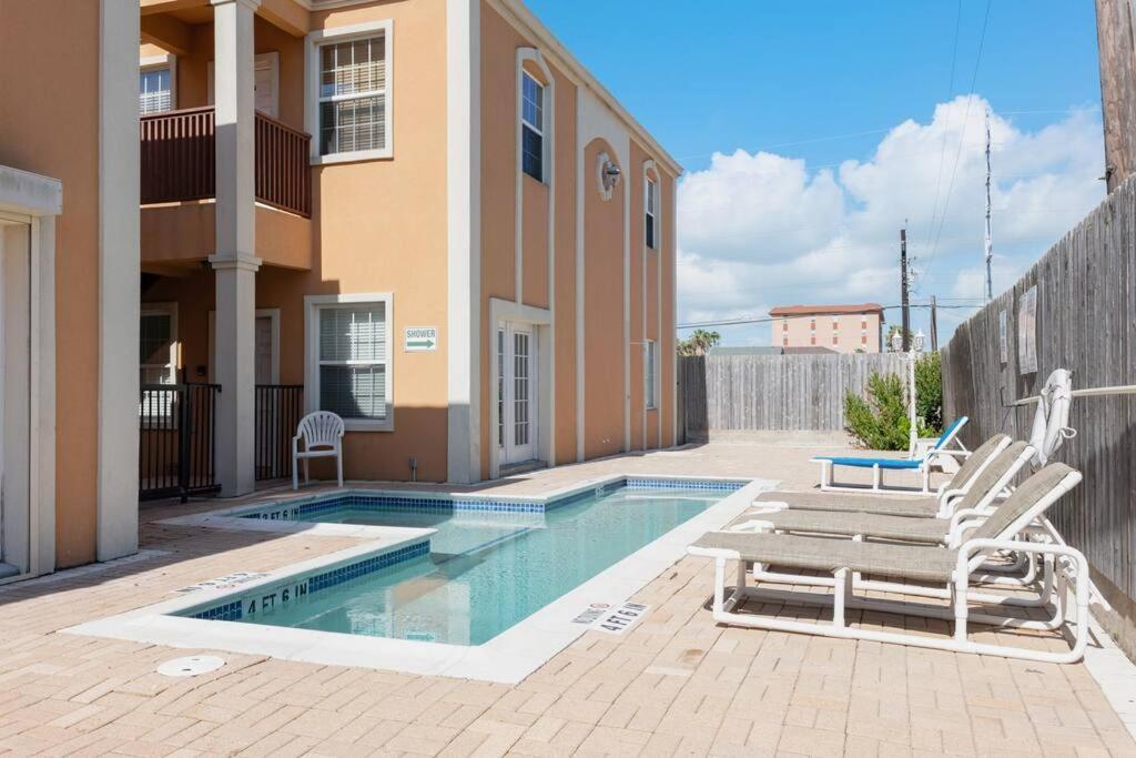 Luxury 3 Bed 2 Bath 1st Floor Near Holiday home South Padre Island