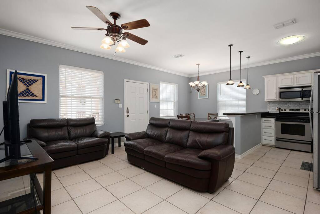 Holiday home Luxury 3 Bed 2 Bath 2nd Floor By *