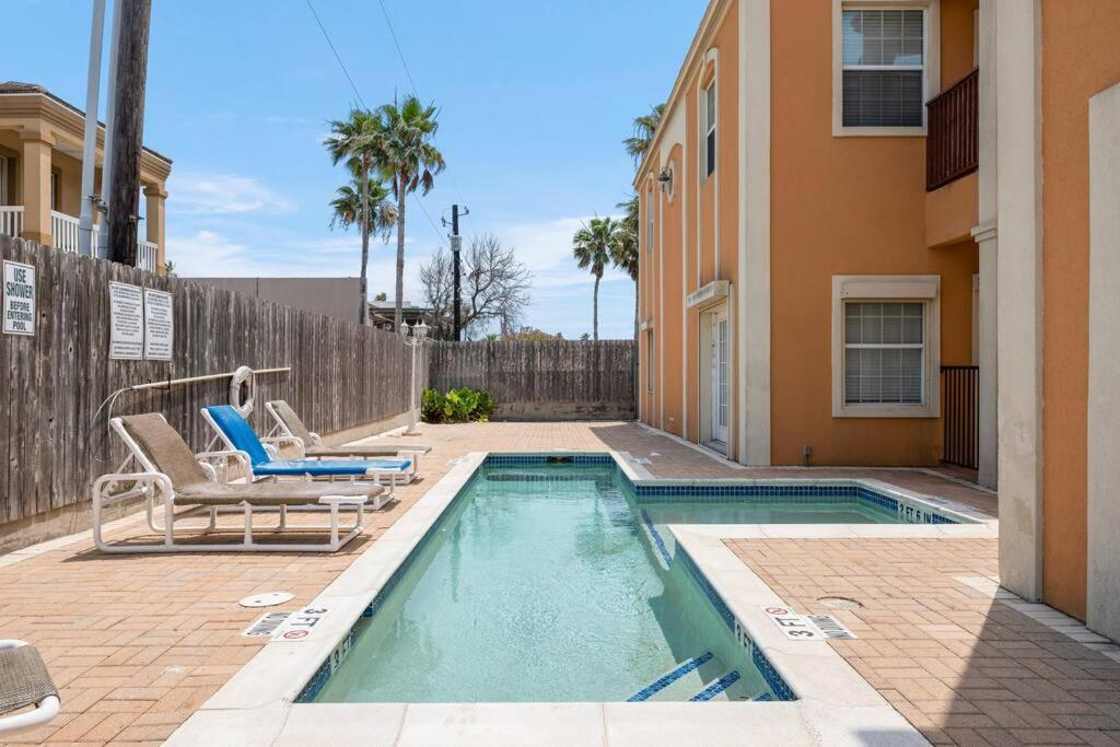 Luxury 3 Bed 2 Bath 2nd Floor By Holiday home