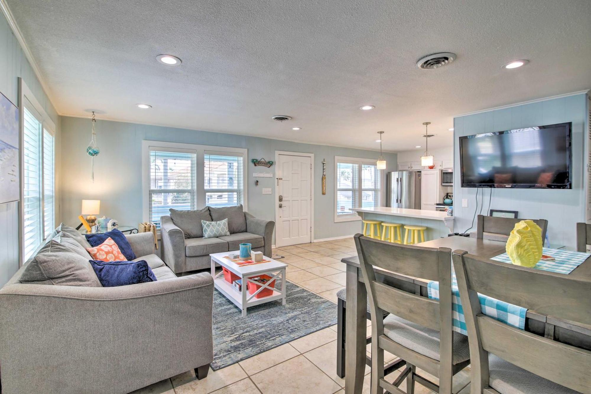 Holiday home With Pool And Hot Tub Less Than 1 Block To Beach! *