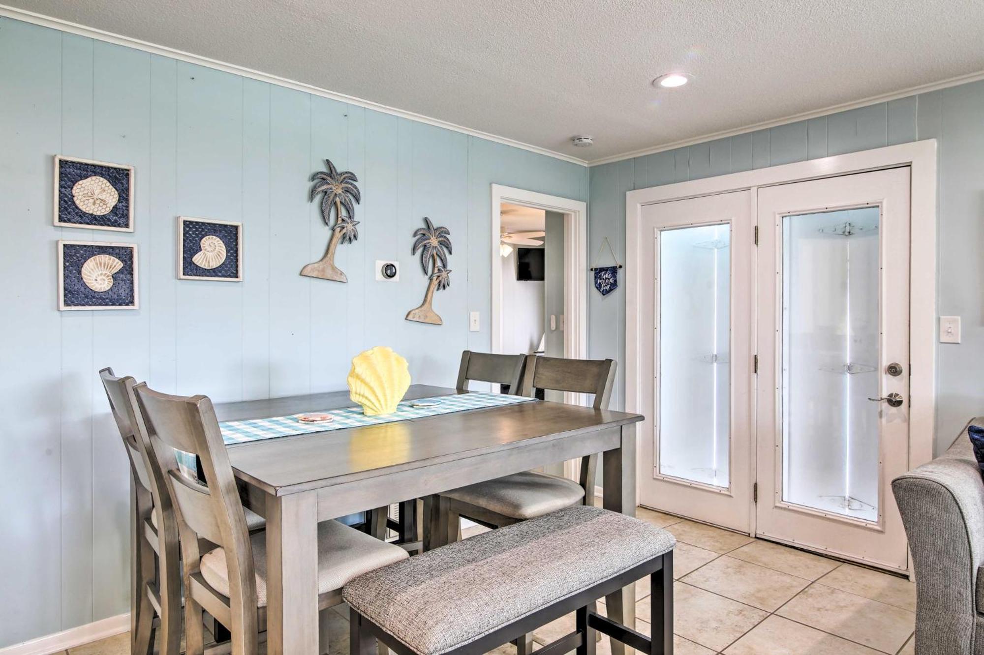 Holiday home With Pool And Hot Tub Less Than 1 Block To Beach! *