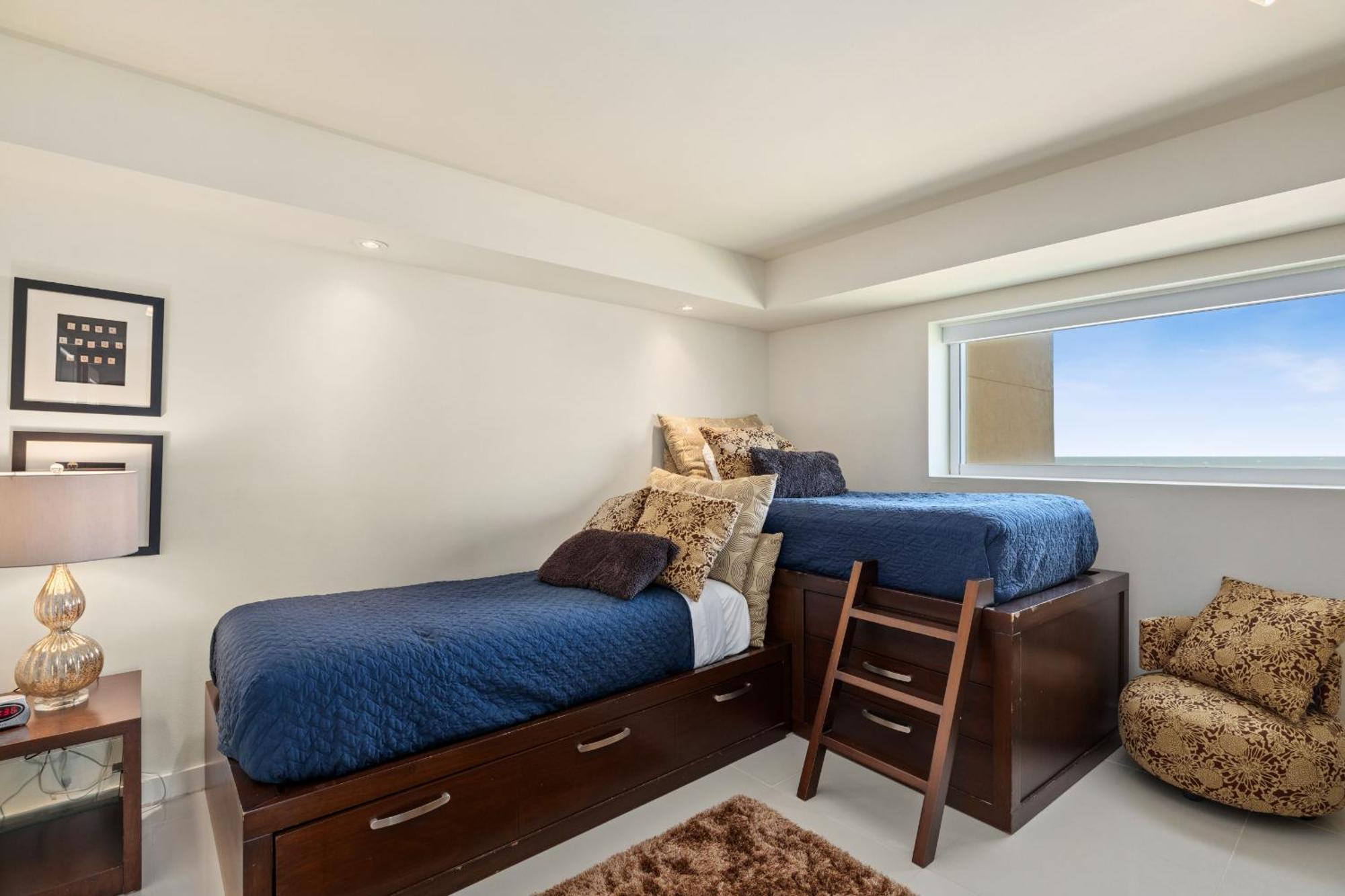 Modern With Ocean View Private Balcony *