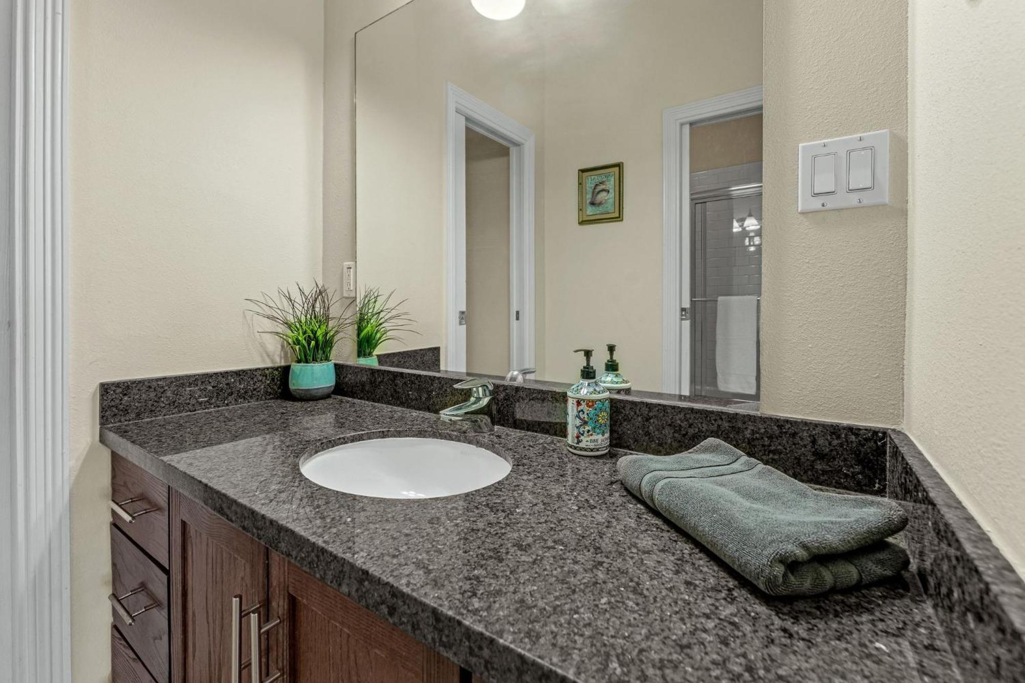 Island Paradise - Ocean View And Pool Access Apartment *
