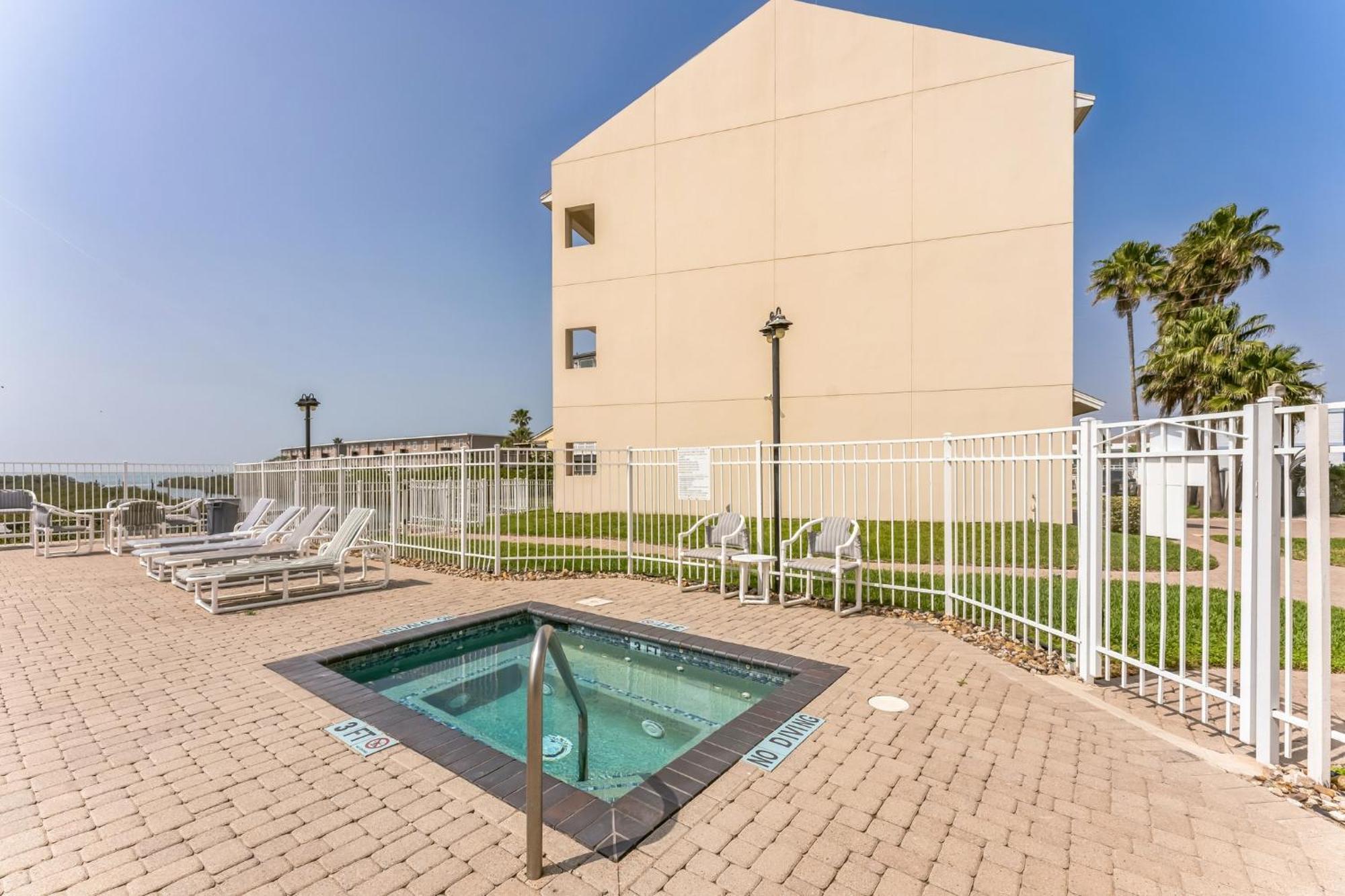Island Paradise - Ocean View And Pool Access South Padre Island
