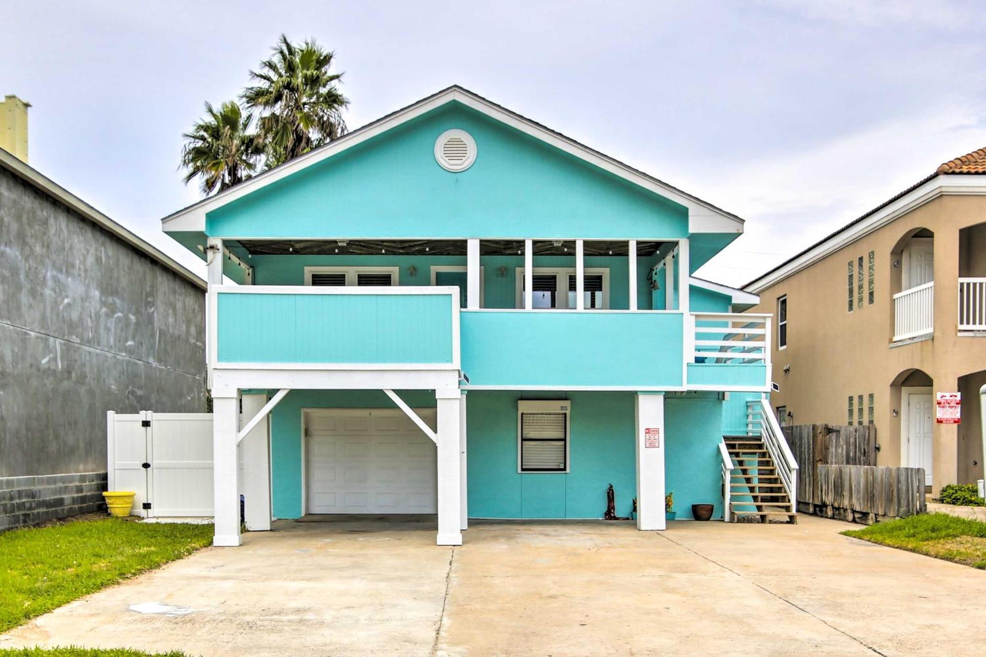 Holiday home With Pool And Hot Tub Less Than 1 Block To Beach!