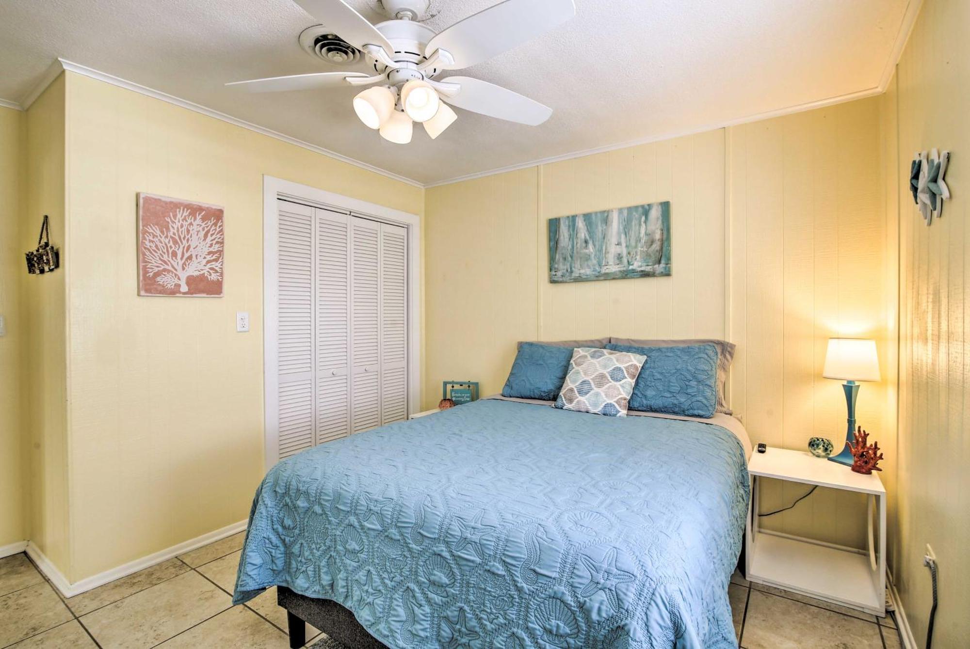 With Pool And Hot Tub Less Than 1 Block To Beach!