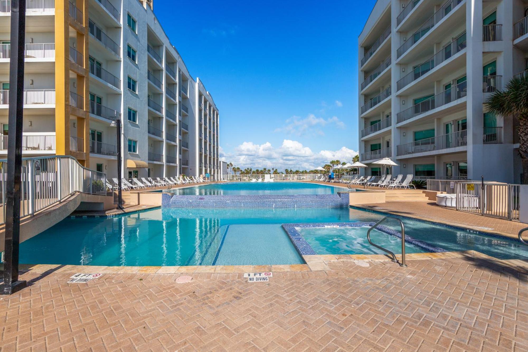 Peninsula Island & - Beachfront At