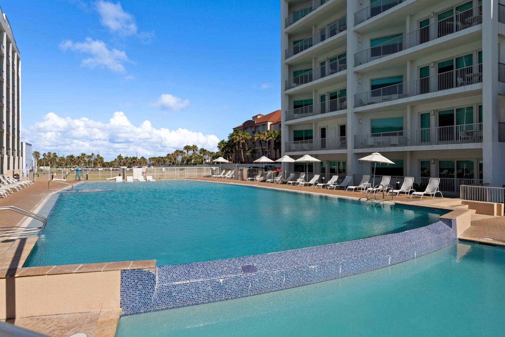 Hotel Peninsula Island & - Beachfront At