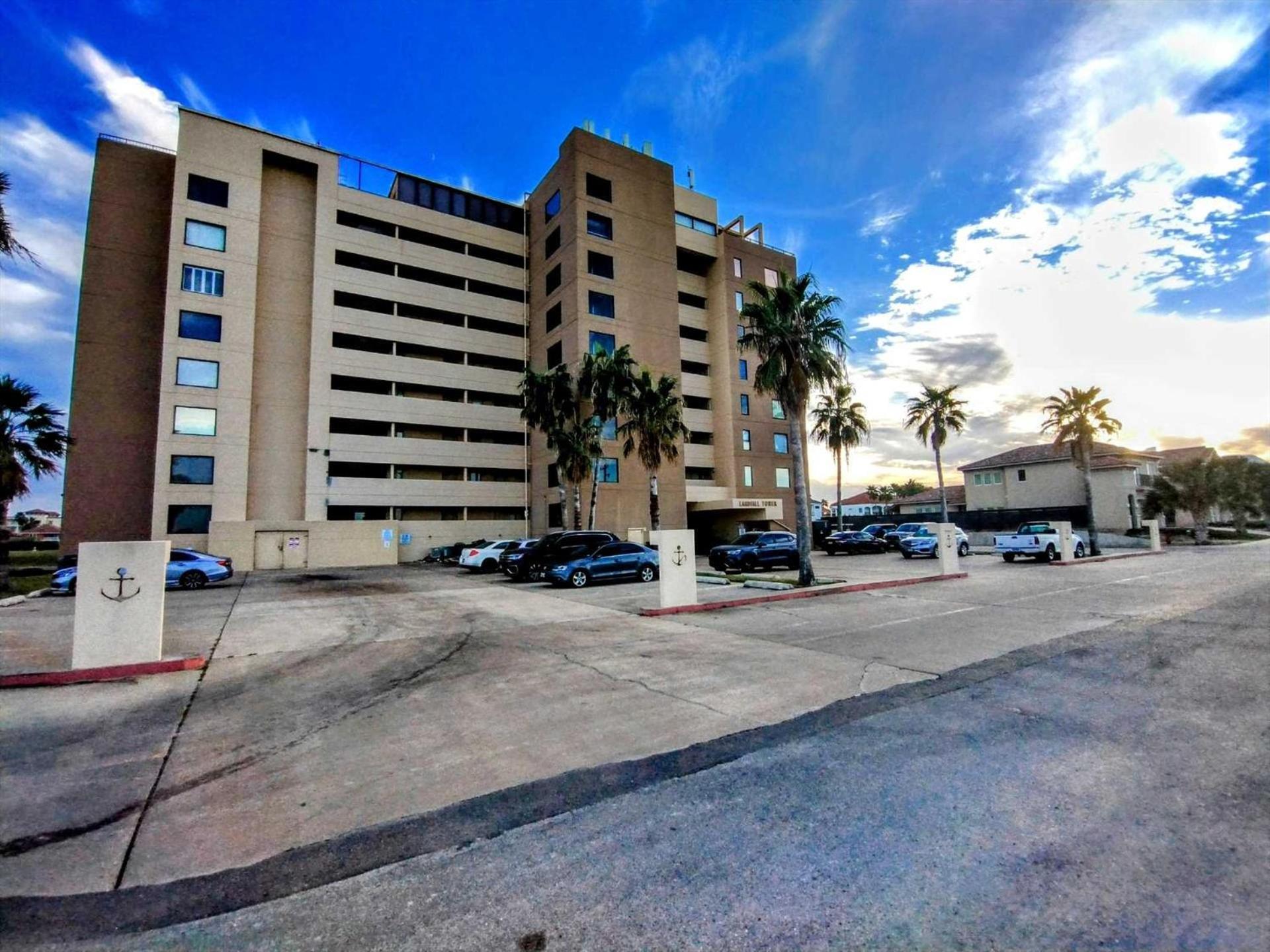 Landfall Towers 71 Apartment *