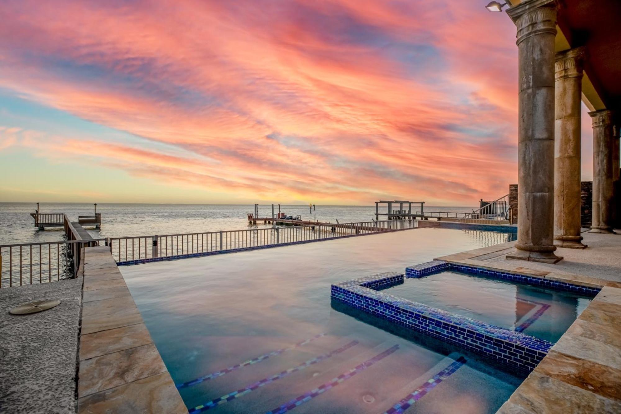 Sunset Castle Holiday home