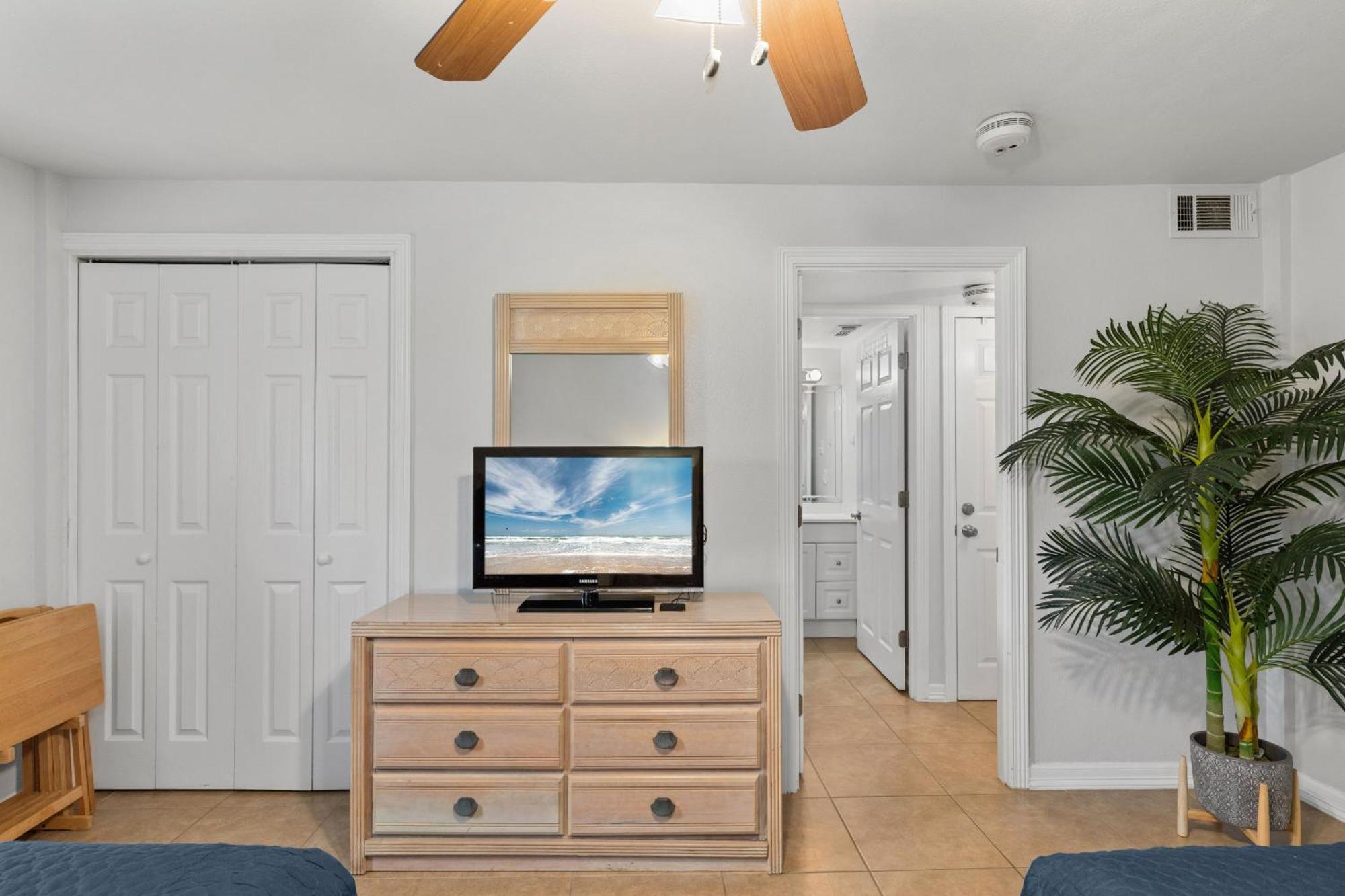 Ground Floor, Private Terrace And Access Apartment