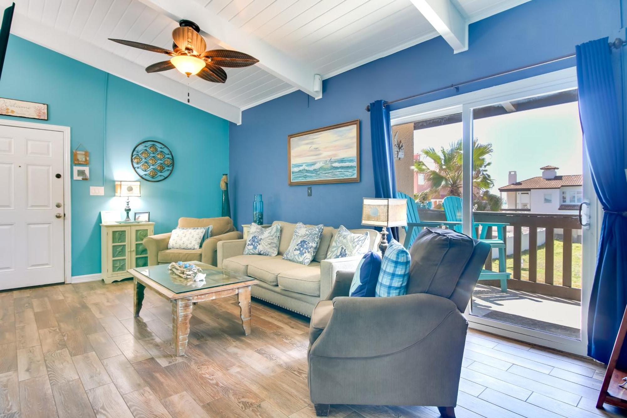 Beachfront, Pet-friendly Apartment