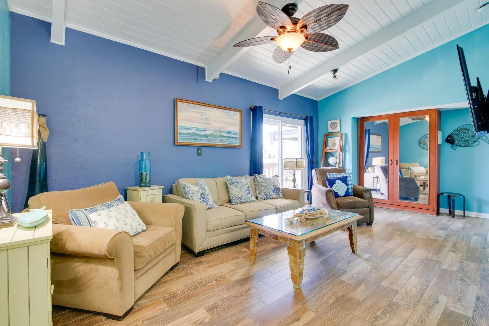 Beachfront, Pet-friendly Apartment *