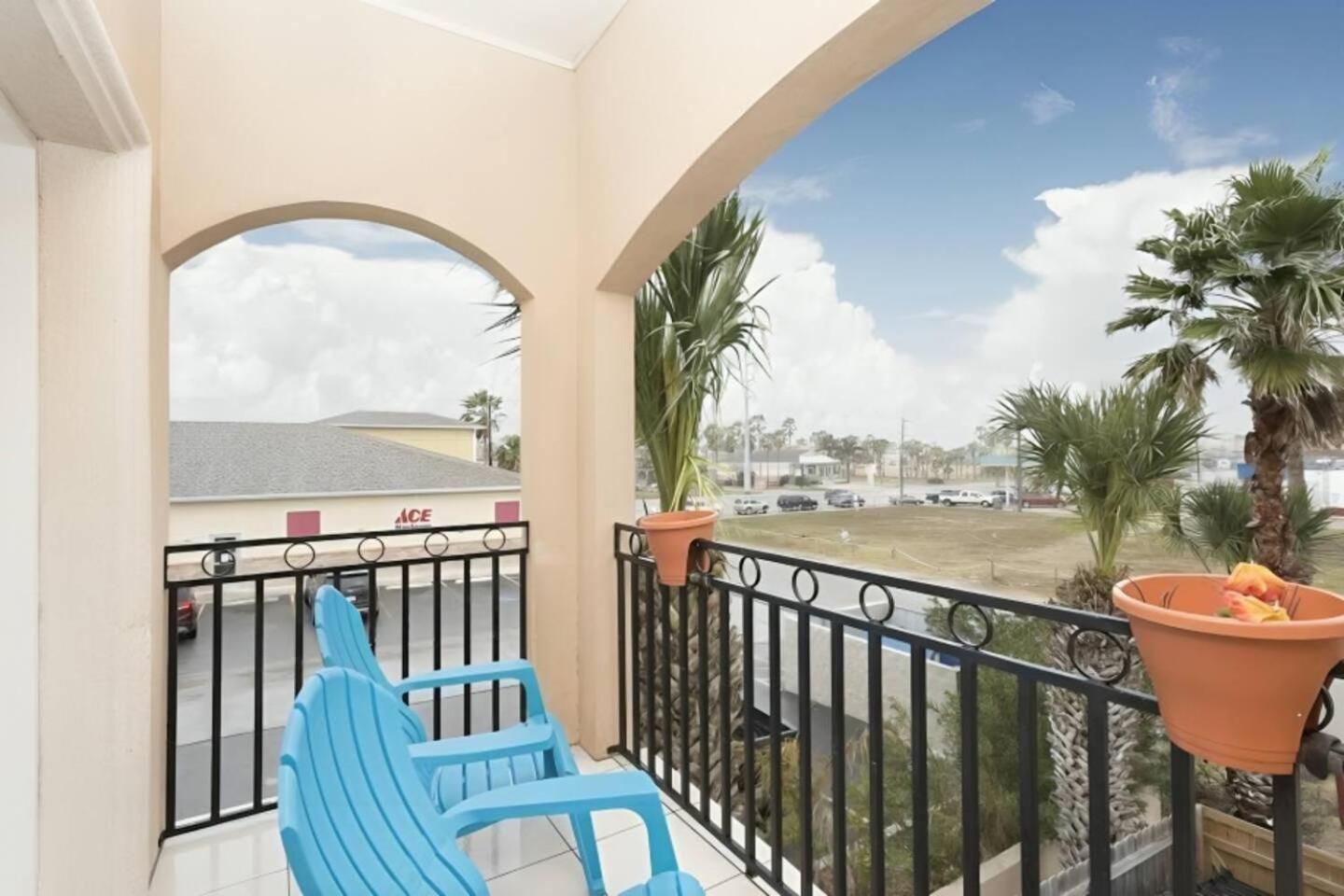 Holiday home Coastal 3br3ba With Pool Access