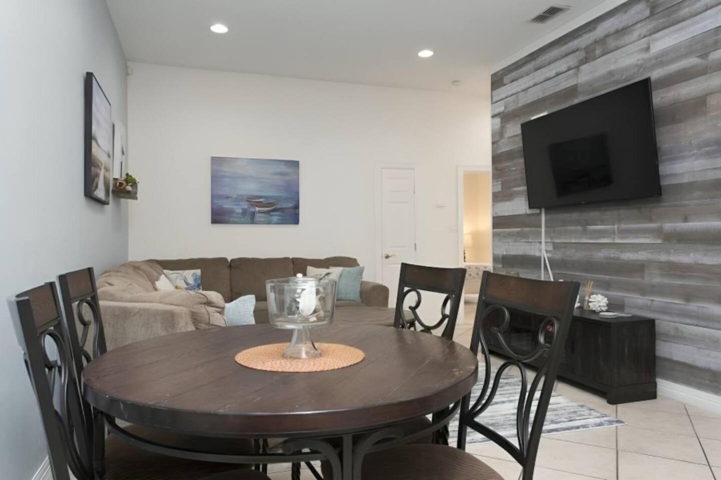 Coastal 3br3ba With Pool Access Holiday home *