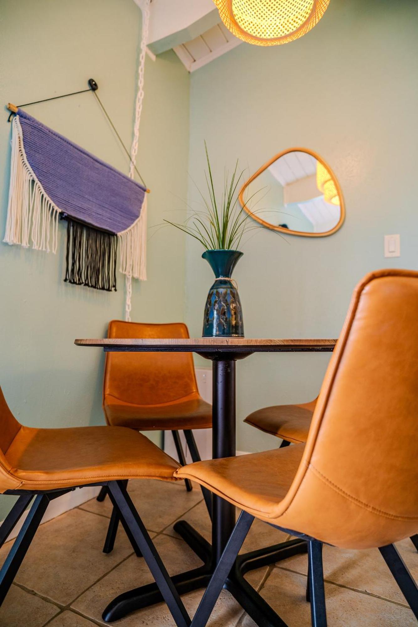 Apartment Kingfishers Retreat Serene 1br Escape With Balcony 207 *