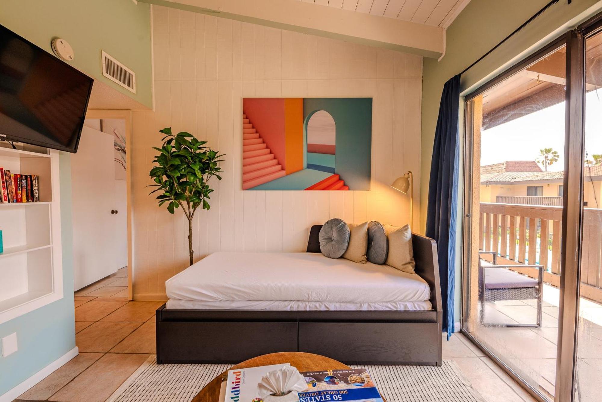 Kingfishers Retreat Serene 1br Escape With Balcony 207 South Padre Island