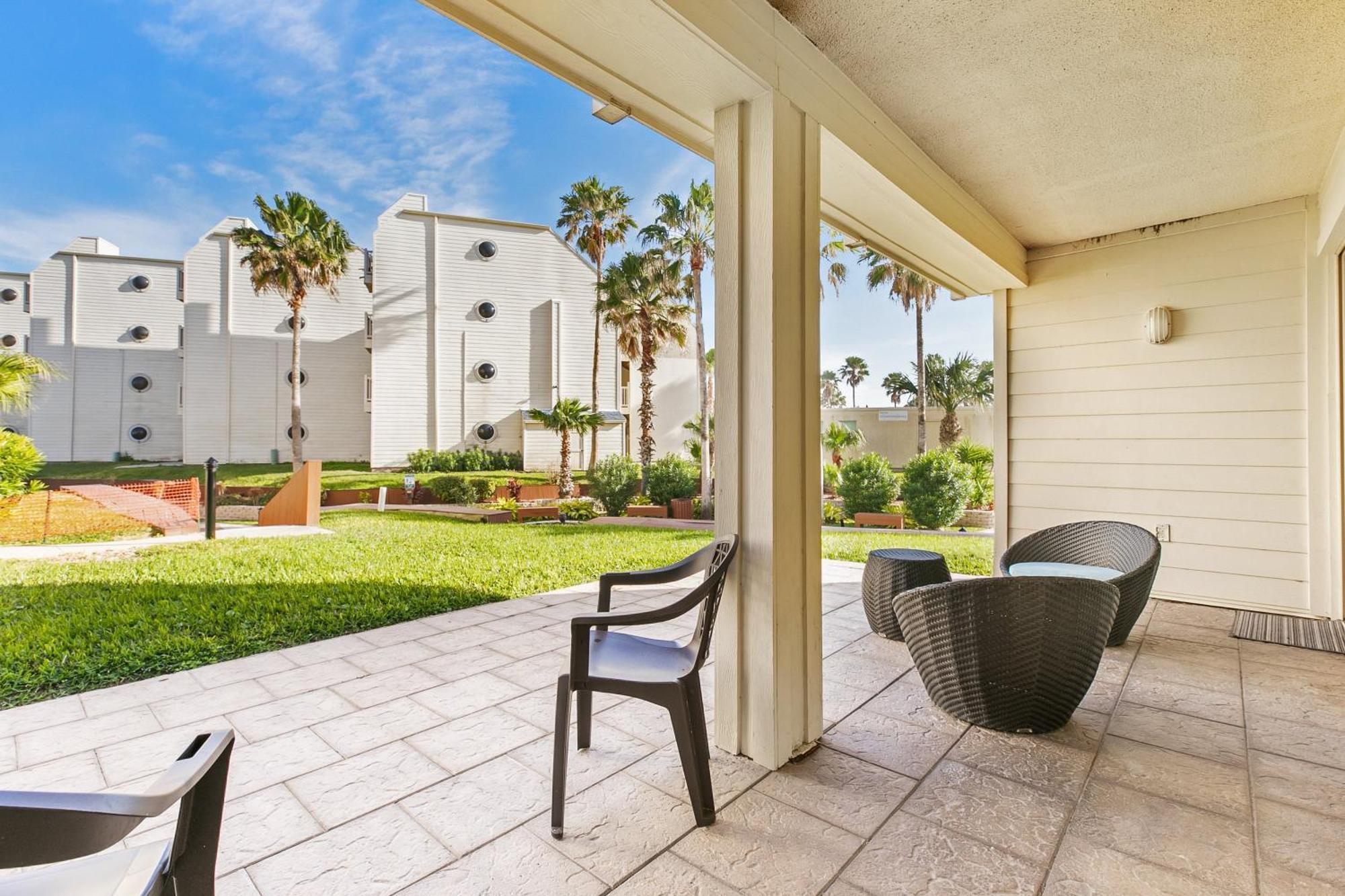 Ground Level Pet-friendly Seconds From Beach * South Padre Island