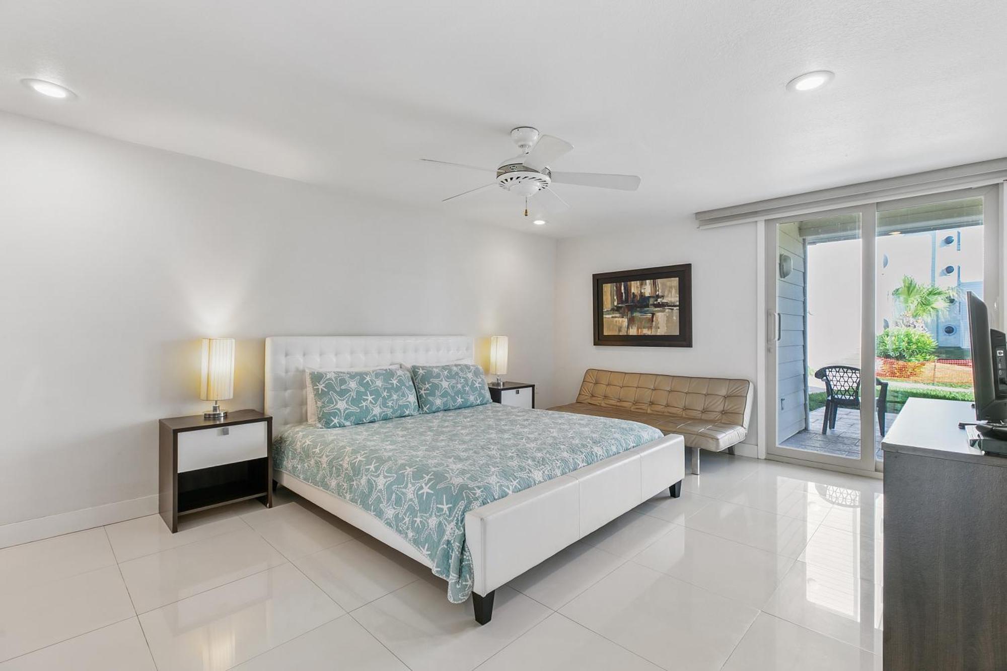 Holiday home Ground Level Pet-friendly Seconds From Beach