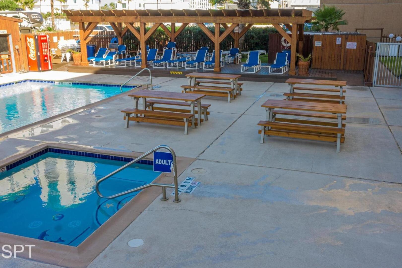 Luxe 1 Bedroom House With Pool - Gulfview Ii Unit 410 *