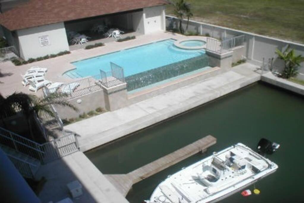 Marinas 106 Channelfront Boatslip Waterview Apartment South Padre Island