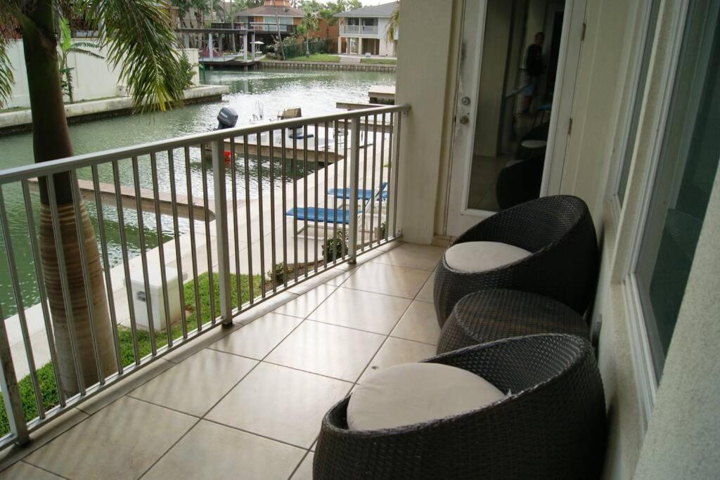Marinas 106 Channelfront Boatslip Waterview Apartment