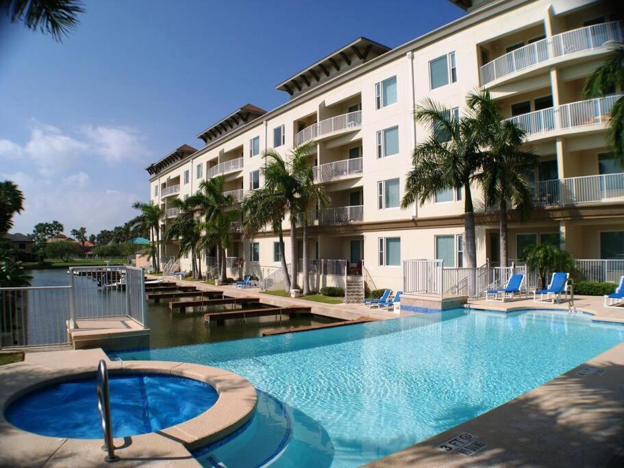Marinas 106 Channelfront Boatslip Waterview Apartment