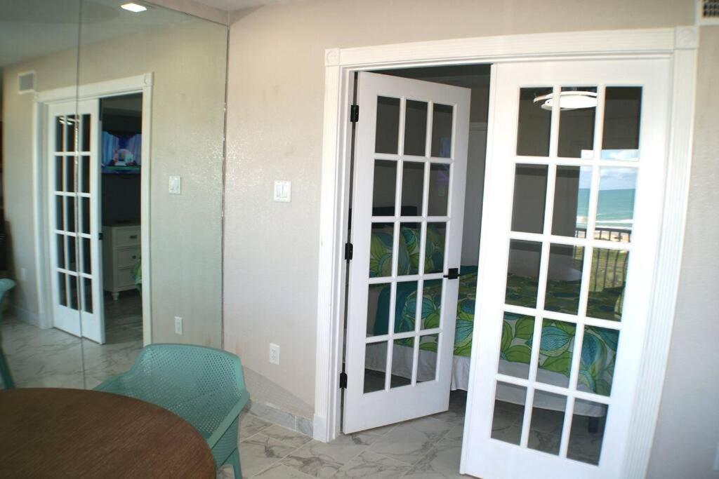 Aquarius#403 Beachfront With Ocean View Apartment