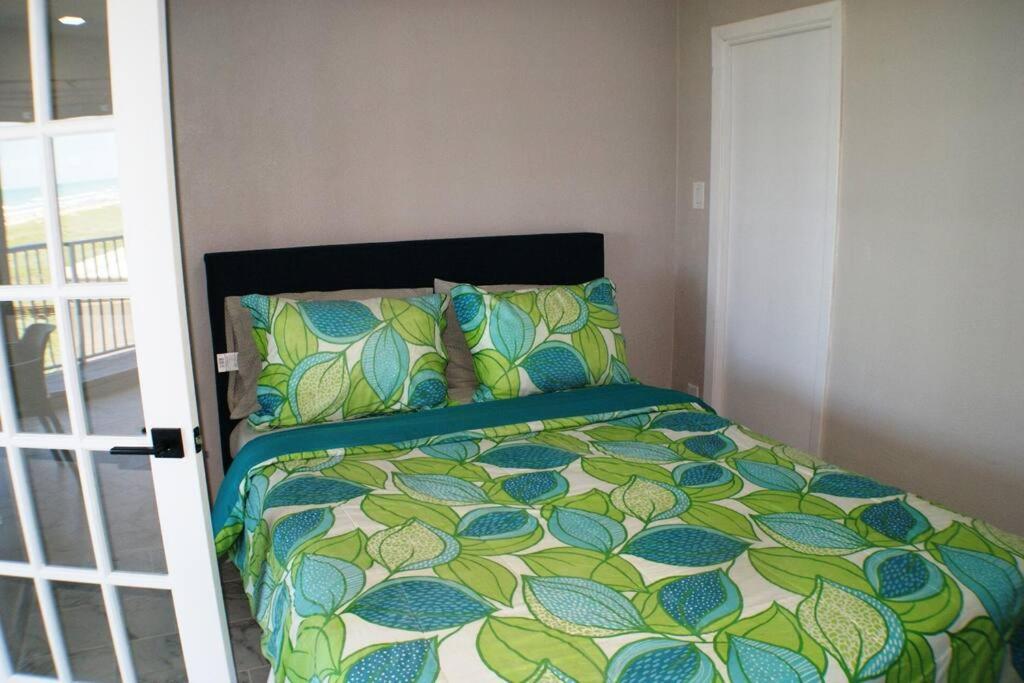 Apartment Aquarius#403 Beachfront With Ocean View *