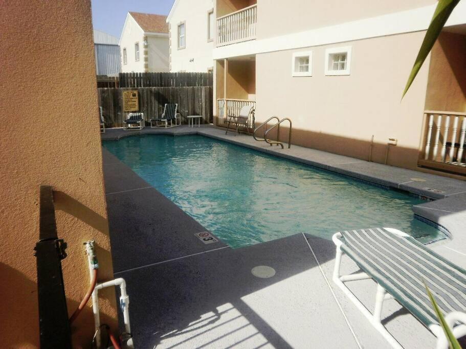 Apartment La Perla#12 Mid-island 3 Minute Walk To Access South Padre Island