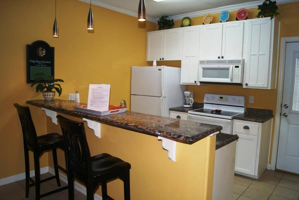 Cabos Ii #2 Mid-island 2-3 Minute To Walk Access Apartment