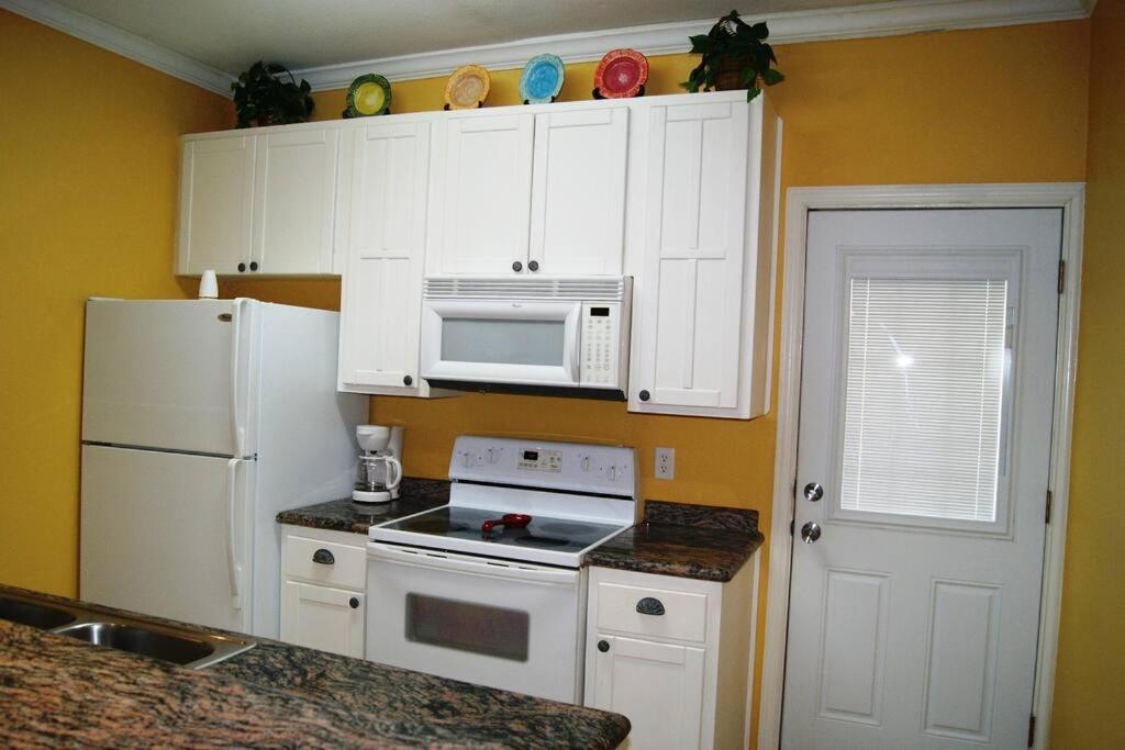 Cabos Ii #2 Mid-island 2-3 Minute To Walk Access Apartment *
