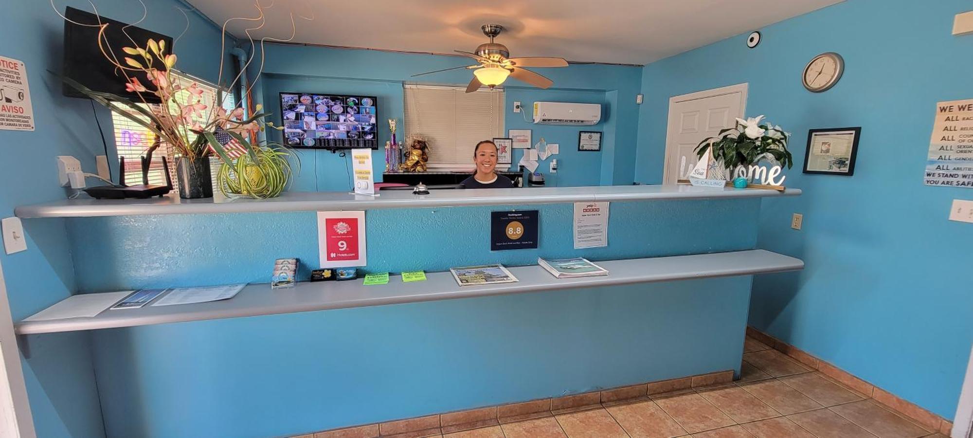 Hotel Upper Deck And Bar - Adults Only