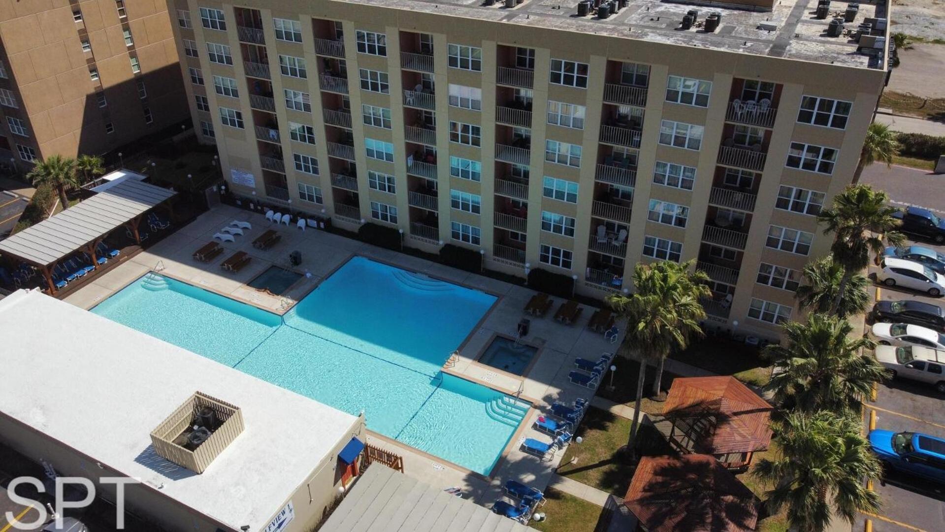 Access With Pool, Hot Tub Area & Bbq - Gulfview I - Unit 213