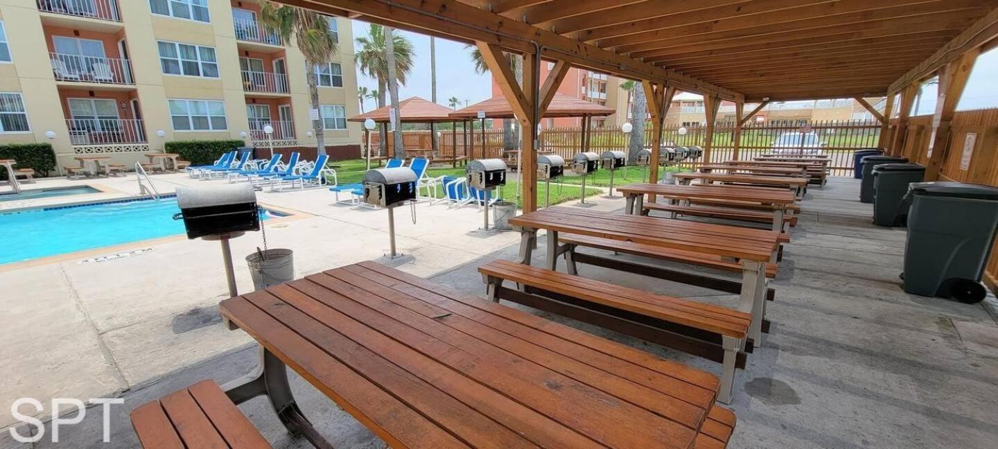 Access With Pool, Hot Tub Area & Bbq - Gulfview I - Unit 213 Apartment