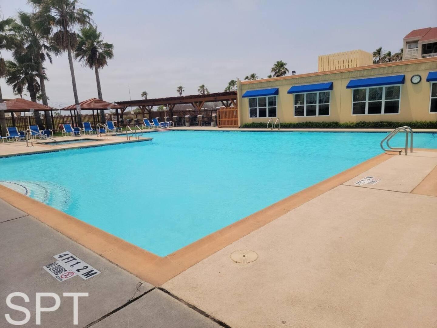 Access With Pool, Hot Tub Area & Bbq - Gulfview I - Unit 213 Apartment South Padre Island